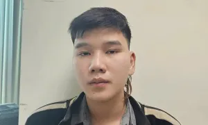 Thanh niên 'đi bão' tông gãy chân cảnh sát
