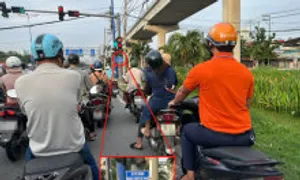'Không dám rẽ phải đèn đỏ, mất tiếng rưỡi mới về đến nhà' 'Không dám rẽ phải đèn đỏ, mất tiếng rưỡi mới về đến nhà'