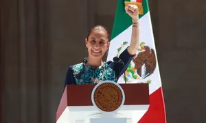 Cách Tổng thống Mexico hai lần thuyết phục ông Trump hoãn thuế Cách Tổng thống Mexico hai lần thuyết phục ông Trump hoãn thuế