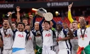 UEFA xin lỗi vụ thiếu huy chương của Son Heung-min UEFA xin lỗi vụ thiếu huy chương của Son Heung-min