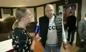 Ngoại trưởng Nga gây sốt vì áo mặc trước thượng đỉnh Trump - Putin Ngoại trưởng Nga gây sốt vì áo mặc trước thượng đỉnh Trump - Putin
