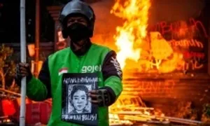Biểu tình rung chuyển Indonesia sau vụ xe cảnh sát cán chết người