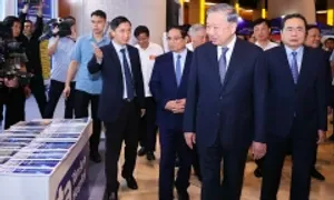 Loạt mô hình robot AI tại triển lãm thành tựu y tế