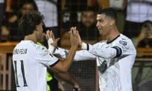Ronaldo mắng 'những kẻ ngốc' để bảo vệ Felix