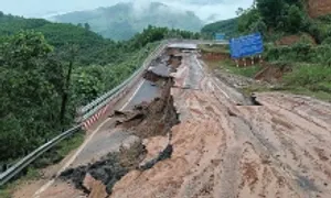 Đèo Khánh Lê nứt toác